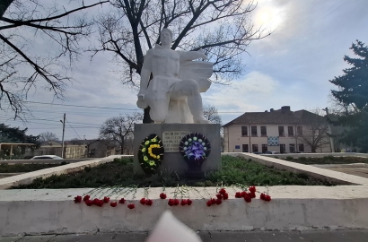 Depuneri de flori la monumentul “Eroului Necunoscut”