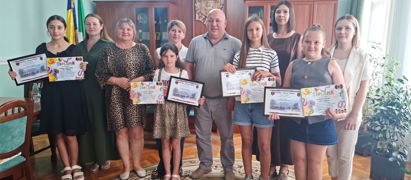 Copii membrilor de sindicat participanți ai concursului de desene „Copilărie dulce păpădie