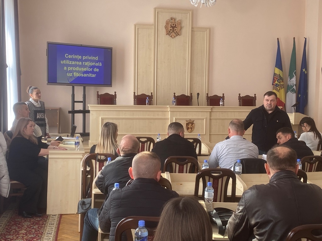 Siguranța în agricultură: producătorii agricoli din raionul Fălești, instruiți privind utilizarea rațională a produselor fitosanitare.